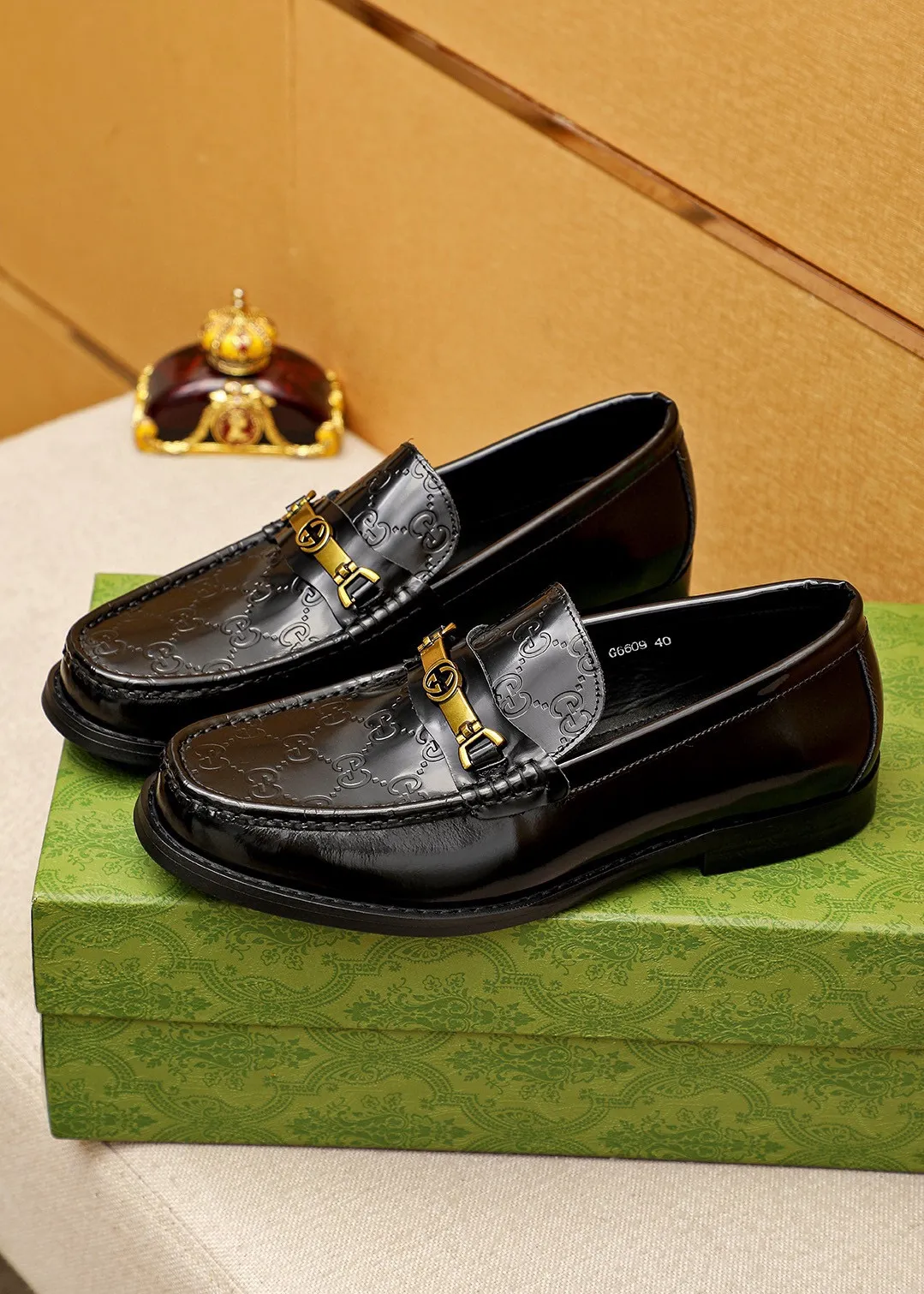 Men's shoes 💰460 💐 Product trademark: GUCCI "Gucci" casual leather shoes Regular size: 38-44 (45🉑️customized) Product materials: Selected imported first-layer open-edge beaded cowhide embossed upper + luxury hardware buckle, imported water-dyed cowhide leather lining. Strong three-dimensional visual effect, original combination outsole Color: 4⃣️colors available